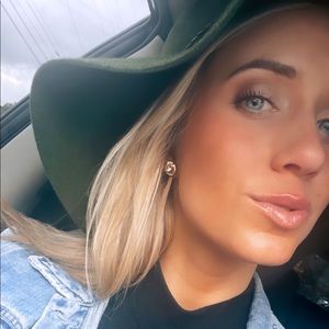 Meet your Posher, Alexandria